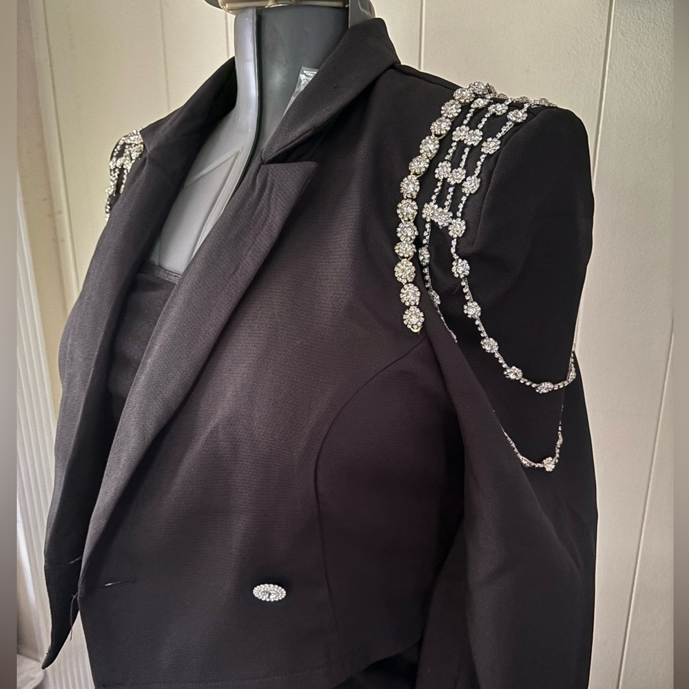 NWT - FASHION NOVA BLACK JACKET WITH RHINESTONE DETAILING Size S.